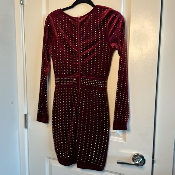 Windsor maroon velvet dress with sequins. - Picture 10 of 11